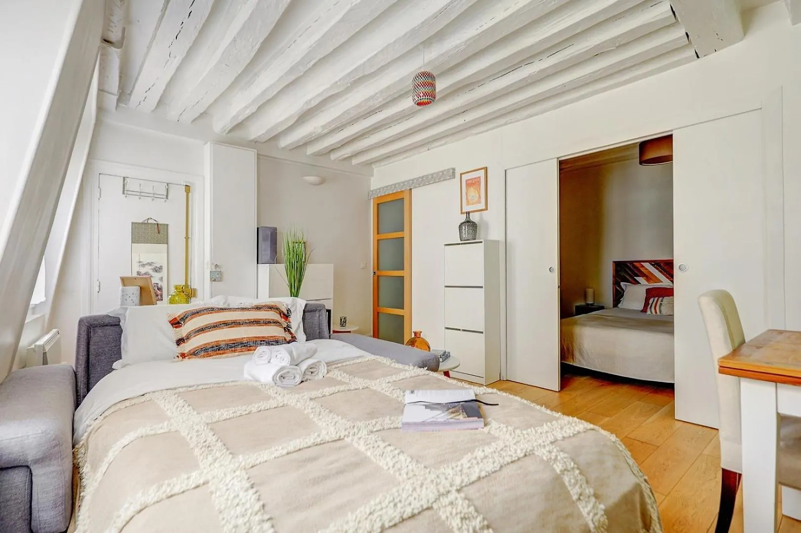 Bnbnook - Charming 1Br Near Louvre & Palais Royal Paris France