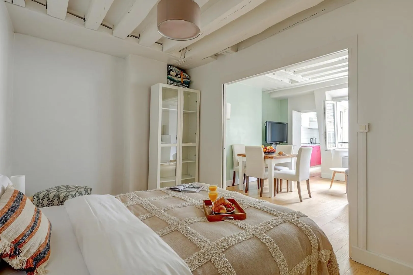 Bnbnook - Charming 1Br Near Louvre & Palais Royal Paris Apartment